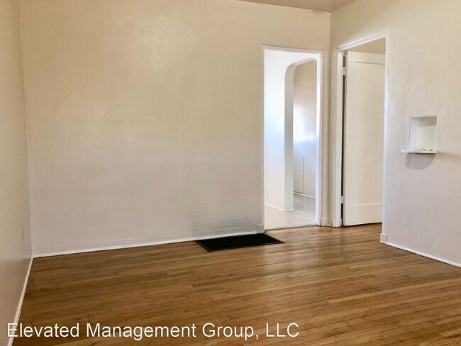 Building Photo - 507-511 Adams St NE