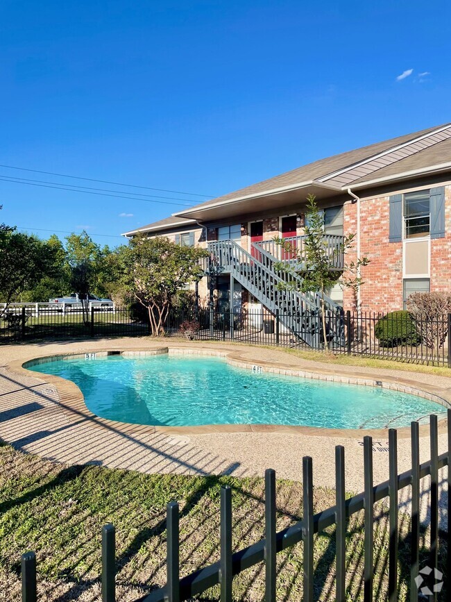 Pool - Tomball Ranch Apartments