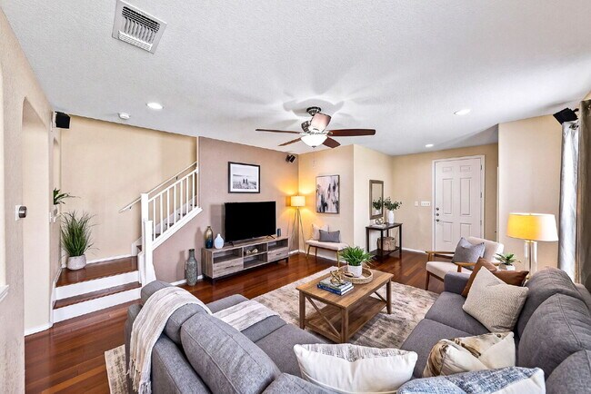 Building Photo - Better Than New and Unlike Anything Else in Villa Del Sol