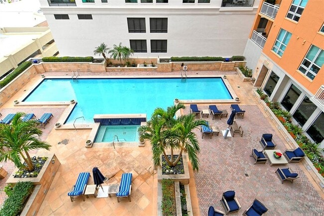 Building Photo - 1350 Main St