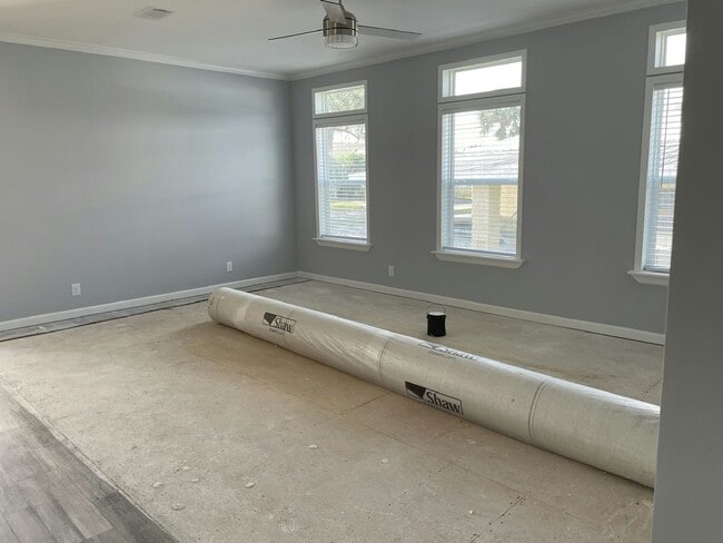 Building Photo - 586 Country Meadows Blvd