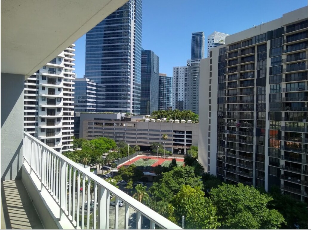 West View - 200 SE 15th Rd