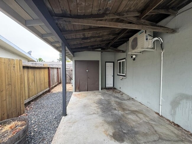 Building Photo - 1211 Mayette Ave