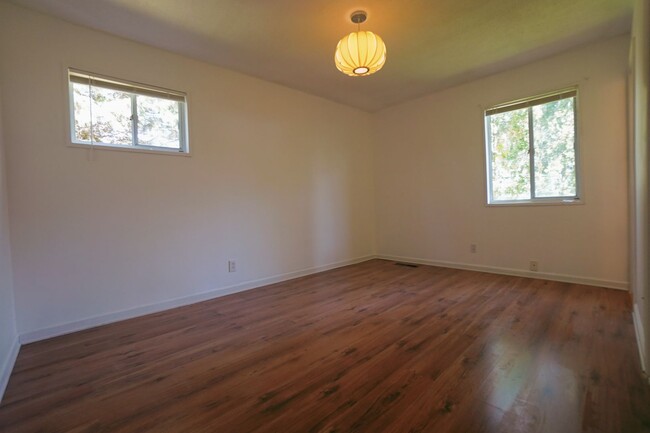 Building Photo - West Lafayette School Corp 3bd/2bth (1 car...