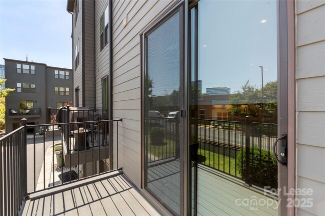 Building Photo - 128 Music Hall Wy