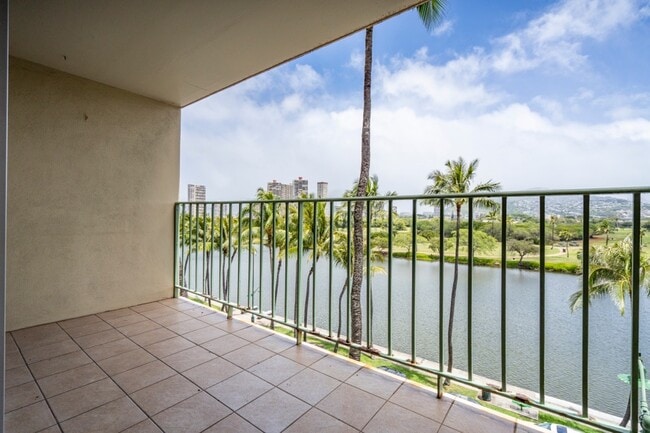 Building Photo - 2355 Ala Wai Blvd