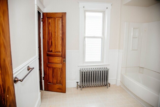 Building Photo - 33 E Gramby St