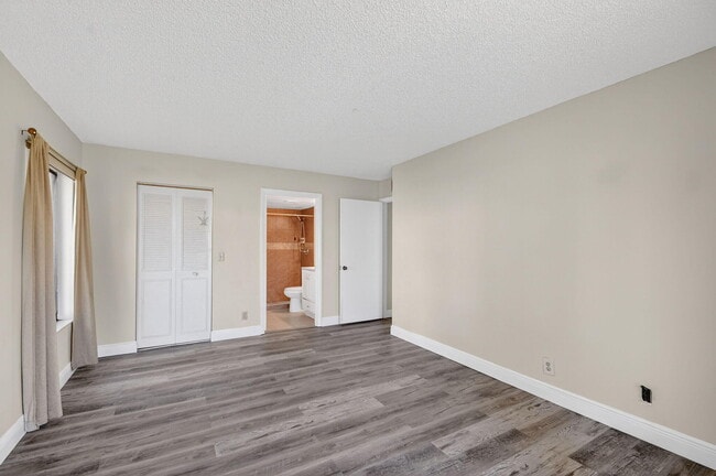 Building Photo - 1013 Green Pine Blvd