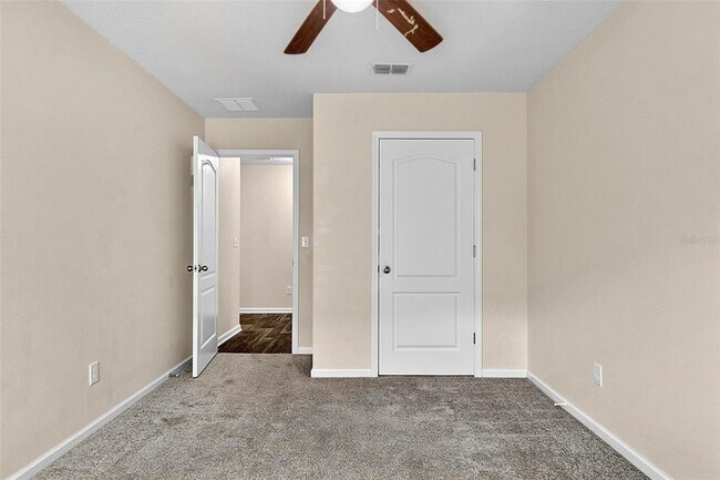 Building Photo - 137 Fairway Ct