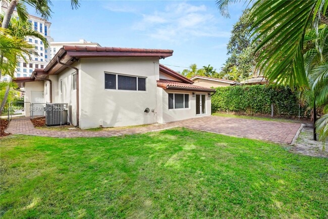 Building Photo - 140 Santander Ave