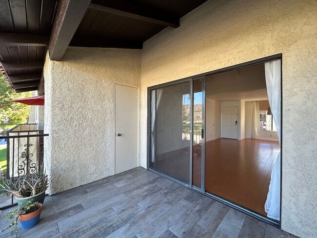 Building Photo - AVAILABLE NOW!! LOVELY - 1 Bed 1 Bath Uppe...