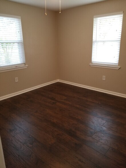 Building Photo - 413 Pine St