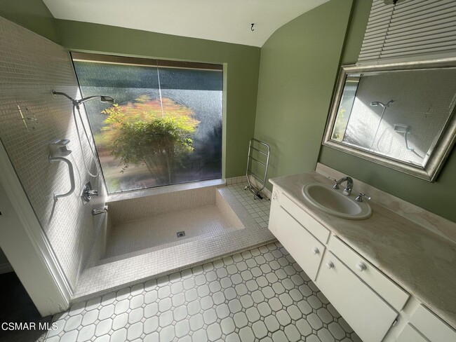 Building Photo - 9218 Gerald Ave