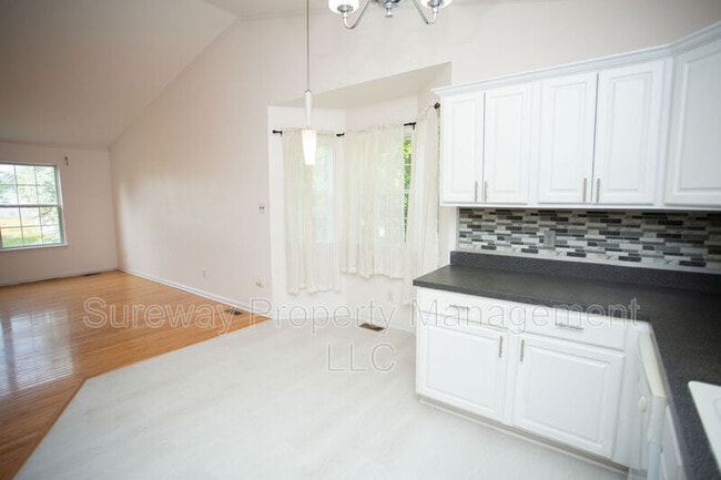 Building Photo - 712 Sage Hill Dr