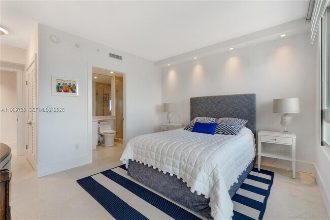 Building Photo - 789 Crandon Blvd