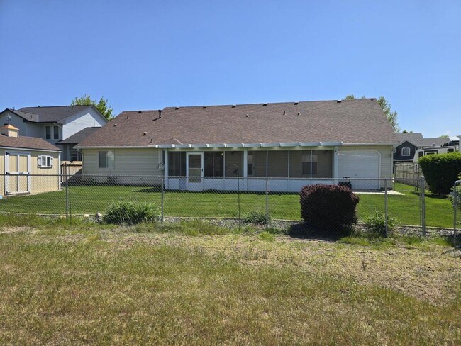 Building Photo - 1728 W Greenhead Dr