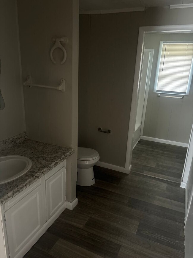 Building Photo - 618-A Dashland Dr