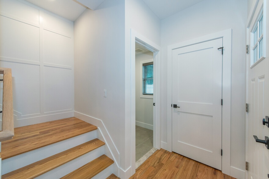 Building Photo - 360 Orange Rd