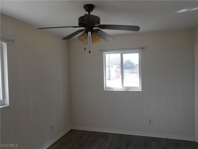 Building Photo - 1516 Lindale Cir