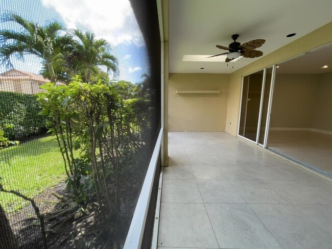 Building Photo - 6817 Via Regina