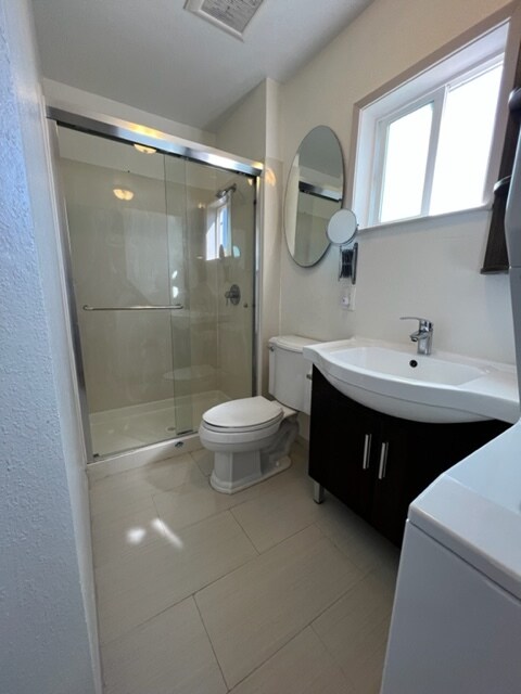 Bathroom 2 - 336 Lincoln Ave