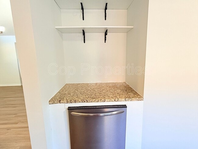 Building Photo - 255 Cumberland Rd