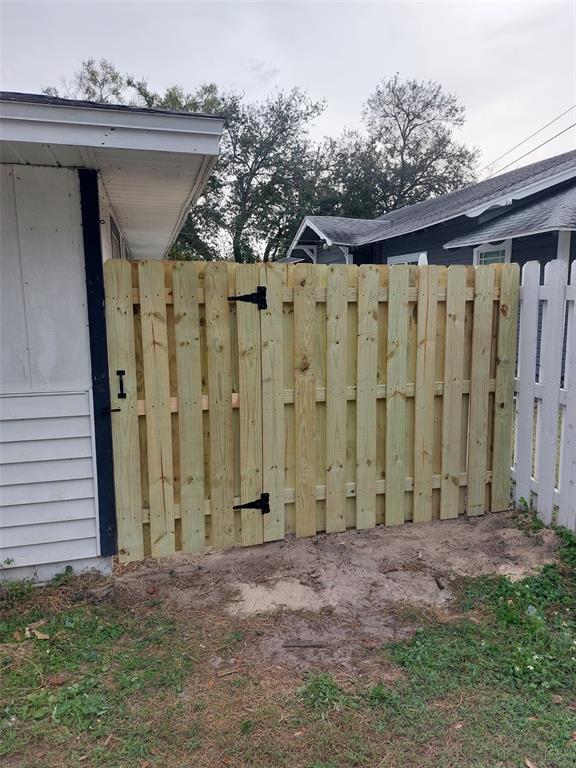 Building Photo - 305 W Hancock St