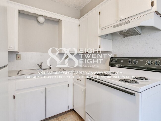 Building Photo - 1/2 OFF 1st MONTH'S RENT MOVE IN SPECIAL! AVAILABLE NOW! 2 BD/1 BATH RENTAL IN NOBLE!