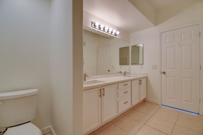 Building Photo - Beautiful 2 BR In Gated 89052 Community