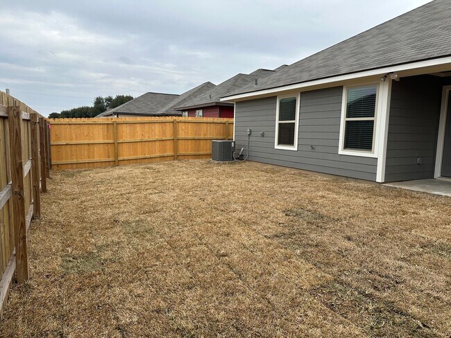 Building Photo - Navasota - NEW BUILD -3 bedrooms / 2 bath / 2 car garage with fenced in yard.