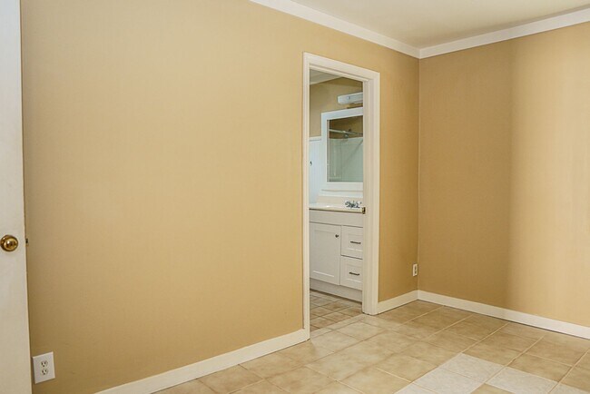 Building Photo - Three Bedroom Home in the Heart of Port Royal