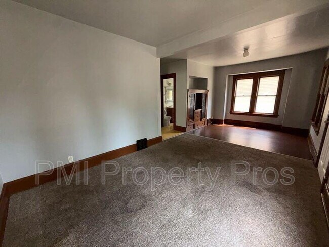 Building Photo - 2222 W Finn Pl