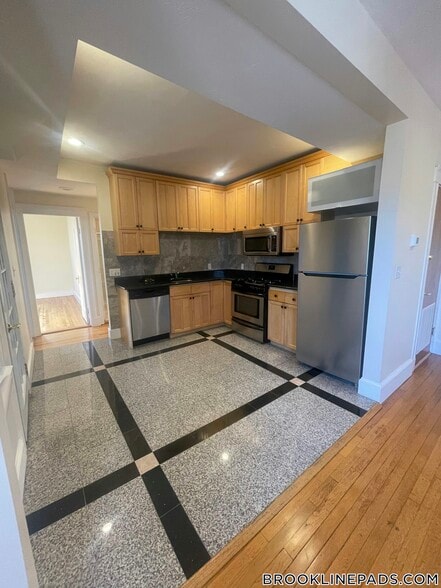 Building Photo - 69 Babcock St