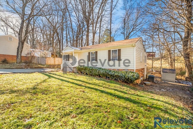 Building Photo - 2630 Beaver Falls Rd