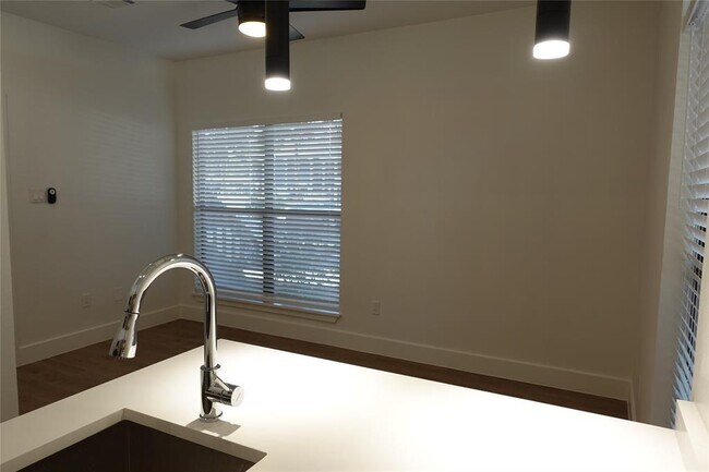 Building Photo - 2714 Nueces St