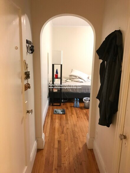 Building Photo - 349 Pleasant St