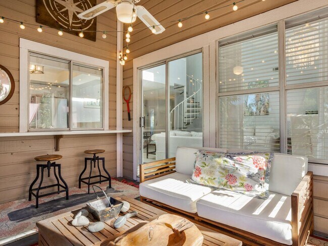 Building Photo - 3BR/3BA Fully Furnished Beach Cottage at H...