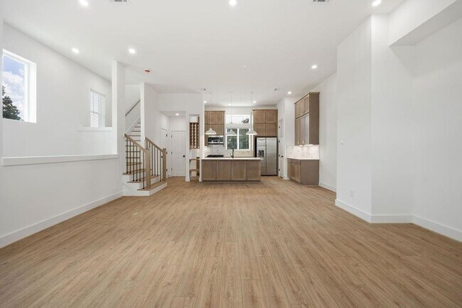 Building Photo - 2121 Hoskins Dr