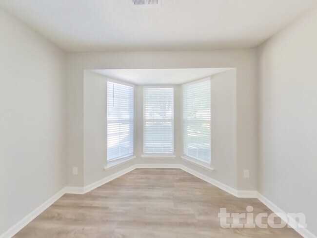 Building Photo - 2934 Hawick Commons Dr