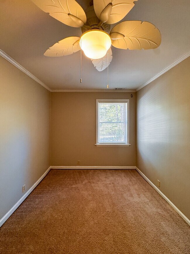 Building Photo - Beautiful Tri Level Home in Vanstory Hills