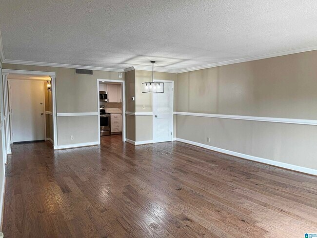 Building Photo - 2717 Highland Ave