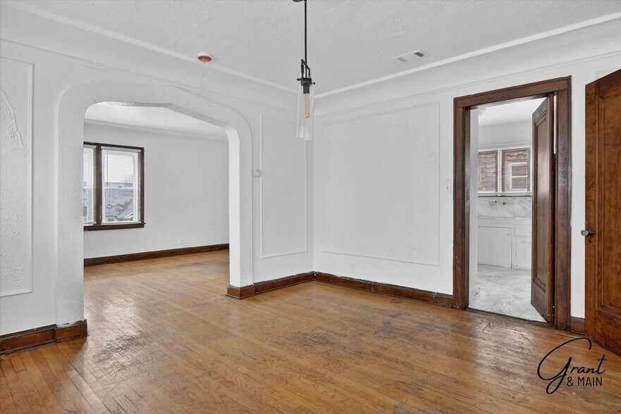 Building Photo - 10345-10345 Crocuslawn Ave