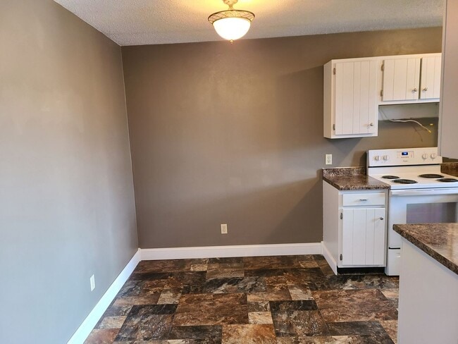 Building Photo - 4932 DuBois Dr