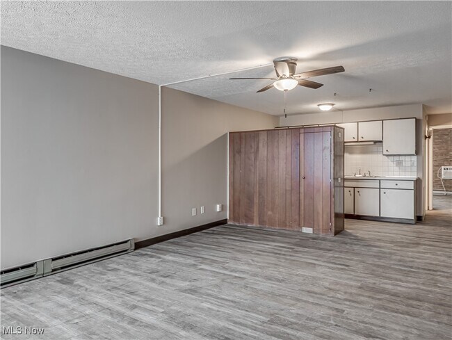 Building Photo - 2331 E Market St