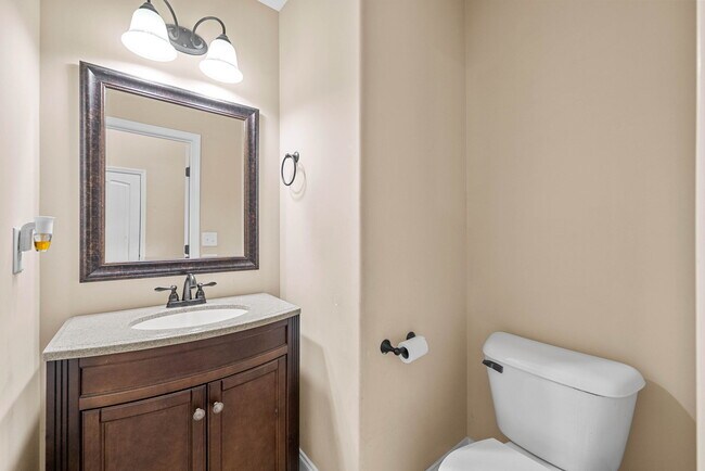 Building Photo - 667 Fox Hound Dr