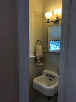 Building Photo - 600 E 42nd St