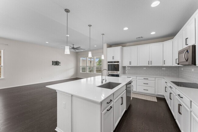 Building Photo - 942 Blue Violet