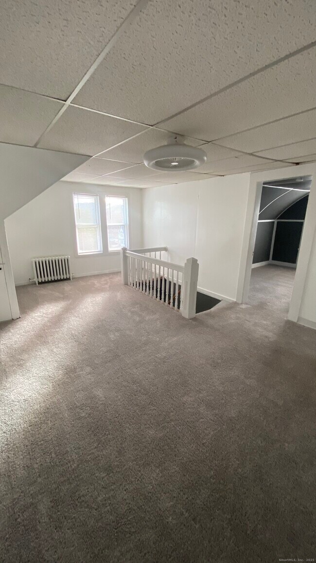 Building Photo - 26 Pine St