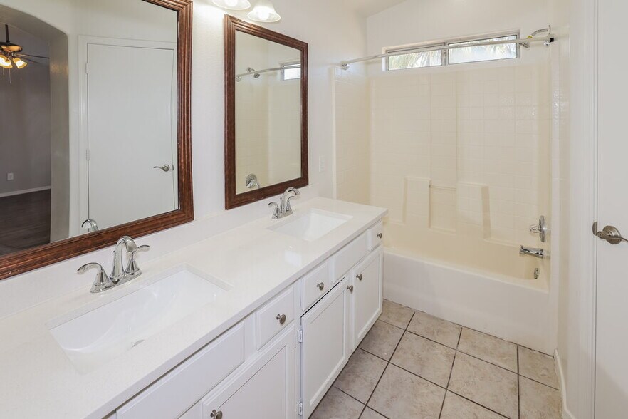 Building Photo - 4124 E Anderson Dr