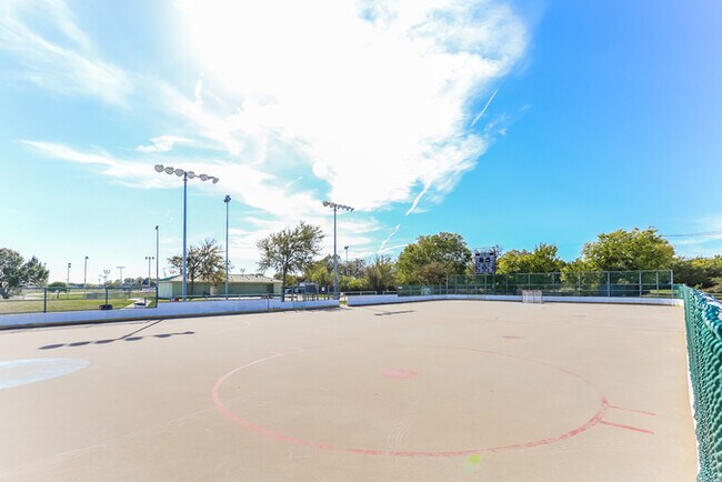 Building Photo - 3309 Sara Dr